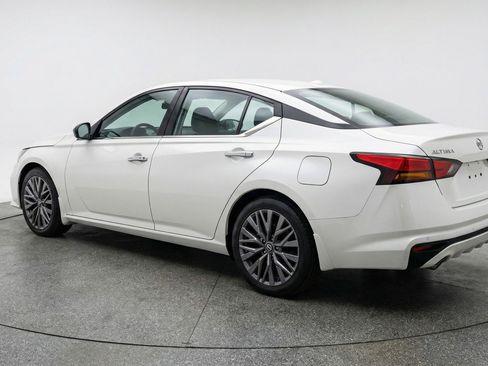 Used 2025 Nissan Altima 2.5 SV FWD image 6