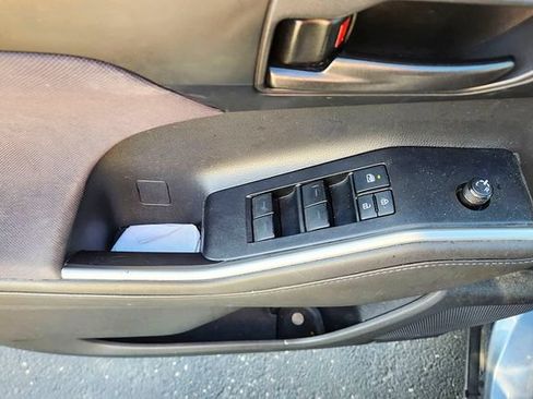 Used 2020 Toyota Highlander LE AWD/4WD image 12