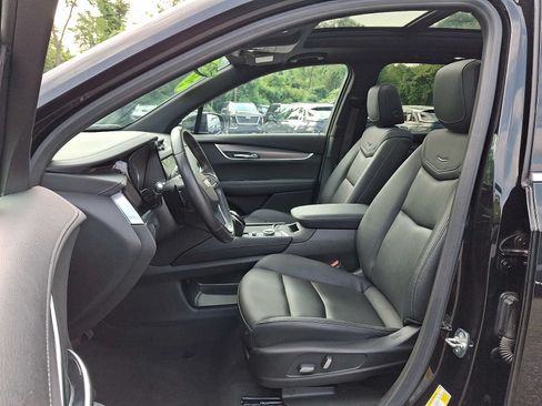 Used 2024 Cadillac XT6 Luxury AWD/4WD image 14