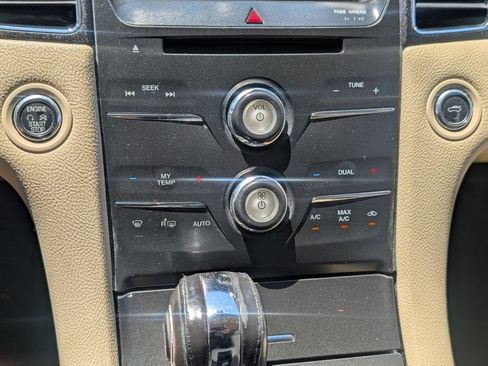 Used 2015 Ford Taurus SEL w/ Equipment Group 201A FWD image 22