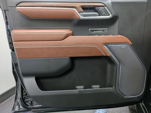 Used 2025 GMC Sierra 1500 Denali Ultimate image 8