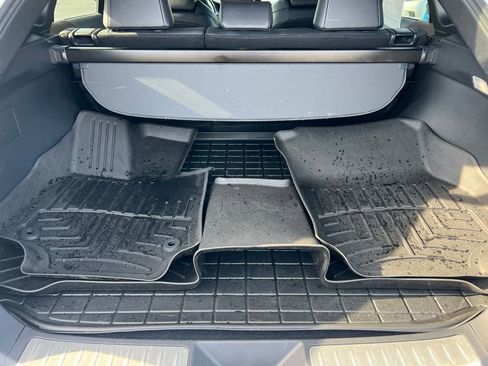 Used 2022 Toyota Venza XLE image 15