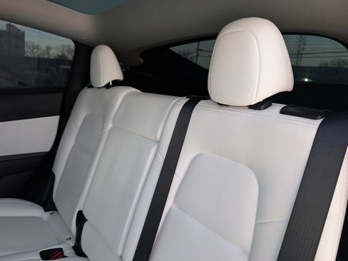 Used 2022 Tesla Model Y Performance image 14