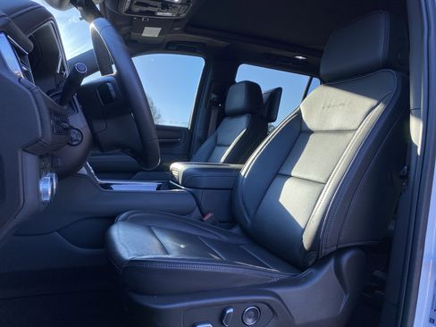 Used 2024 GMC Yukon Denali w/ Denali Reserve Package image 7