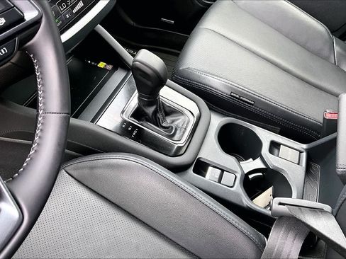 Used 2025 Subaru Forester Limited AWD/4WD image 17