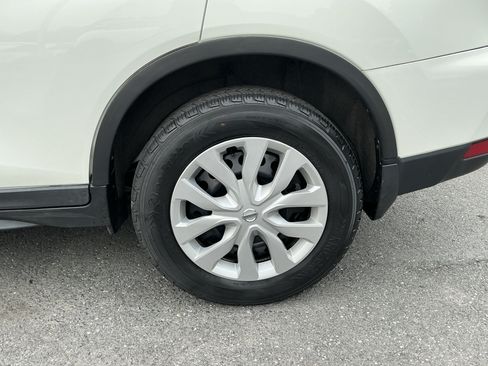 Used 2019 Nissan Rogue S AWD/4WD image 9