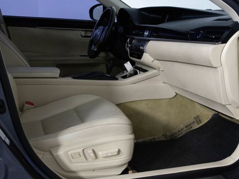 Used 2014 Lexus ES 350 w/ Luxury Package image 40