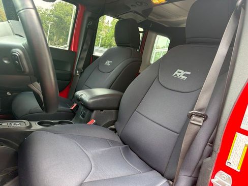 Used 2018 Jeep Wrangler Unlimited Sahara AWD/4WD image 11