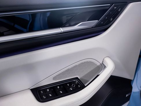 New 2026 Porsche Macan 4 Electric image 24