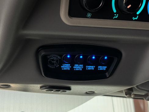 Used 2017 Chevrolet Express 2500 Extended RWD image 26