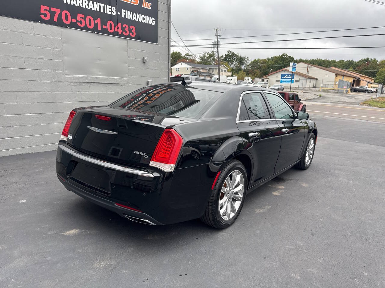 Used 2017 Chrysler 300 C w/ Safetytec Plus Group AWD/4WD image 8