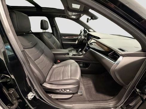 Used 2024 Cadillac XT6 Sport w/ Platinum Package image 27