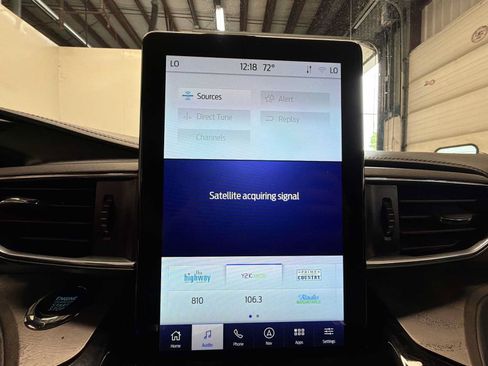 Used 2023 Ford Explorer Platinum w/ Technology Package AWD/4WD image 12