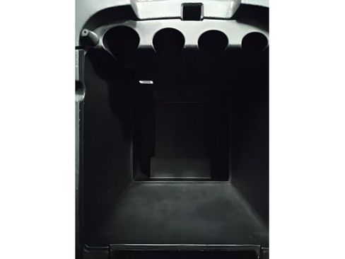 Used 2012 Dodge Challenger R/T image 17