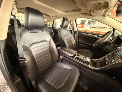 Used 2017 Ford Fusion SE w/ Fusion SE Technology Package FWD image 31