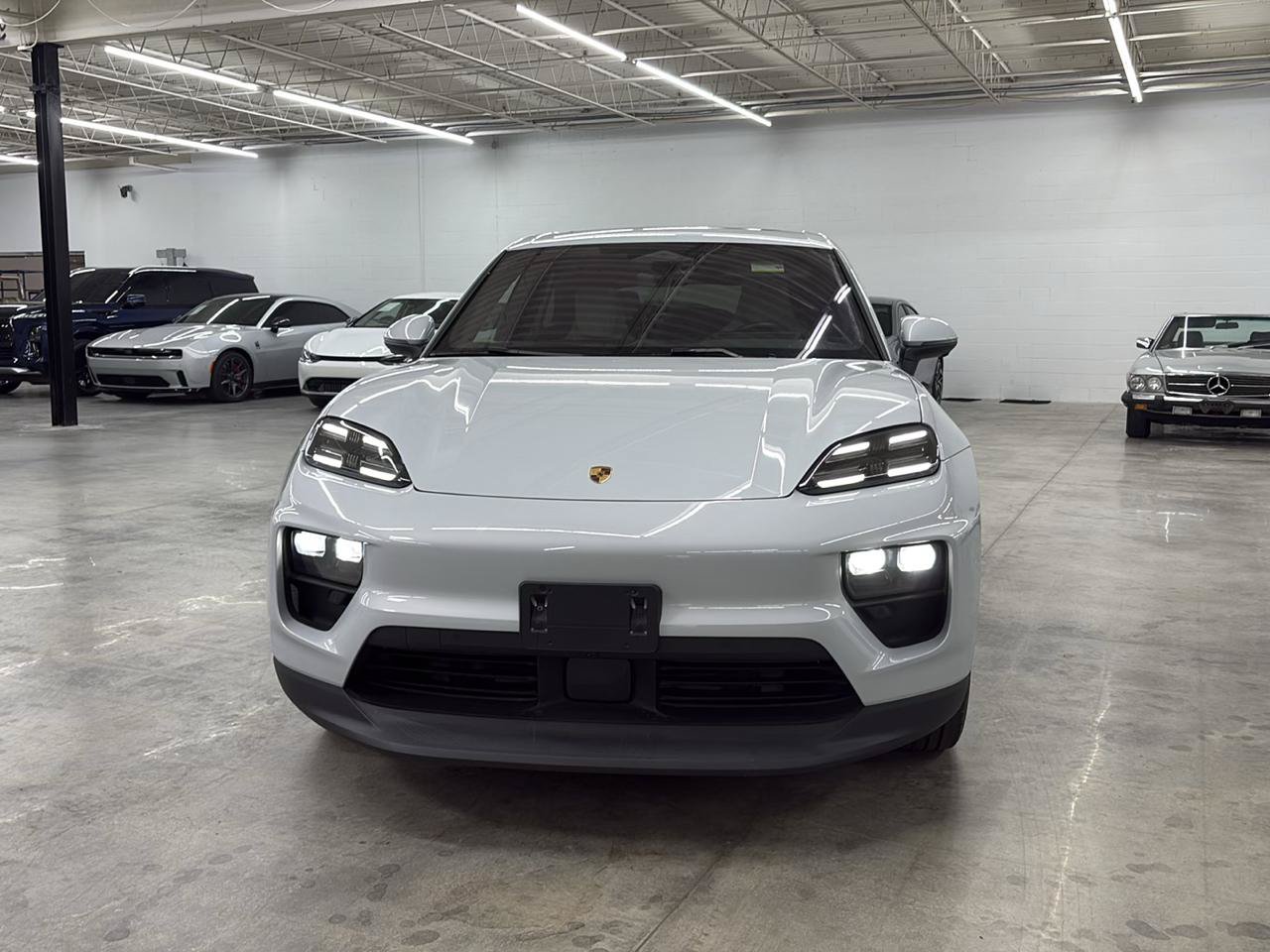 Used 2025 Porsche Macan 4S Electric AWD/4WD image 3