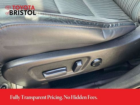 Used 2018 Toyota Highlander Plus AWD/4WD image 30