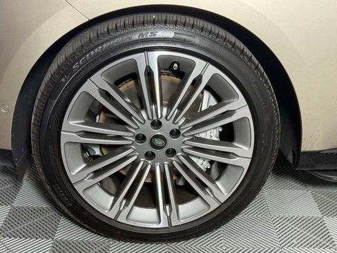 New 2025 Land Rover Range Rover SE image 14