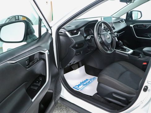 Used 2024 Toyota RAV4 LE FWD image 3