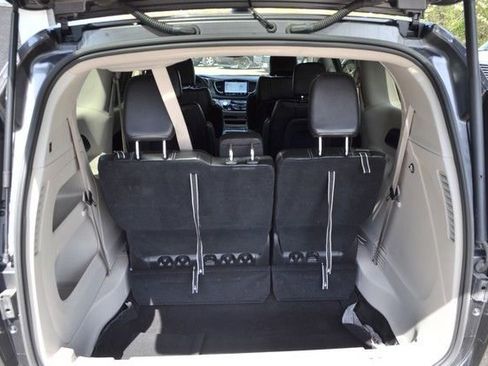 Used 2023 Chrysler Pacifica Touring-L FWD image 35