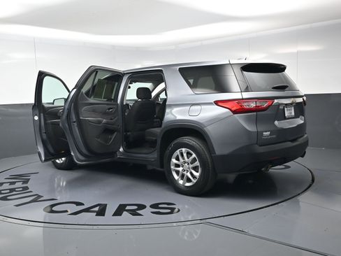 Used 2021 Chevrolet Traverse LS image 27