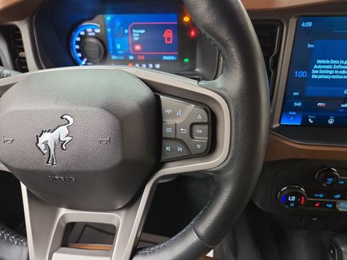 Used 2024 Ford Bronco Outer Banks AWD/4WD image 19