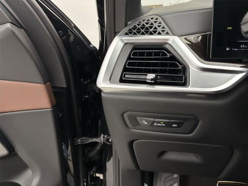 New 2026 BMW X5 xDrive40i w/ M Sport Package image 31