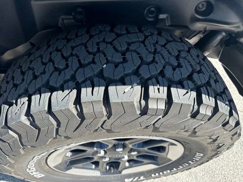 Used 2018 Jeep Wrangler Unlimited Rubicon AWD/4WD image 3