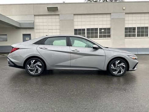 Certified 2024 Hyundai Elantra SEL w/ Convenience Package image 7