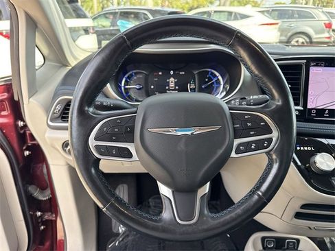 Used 2021 Chrysler Pacifica Touring-L image 14