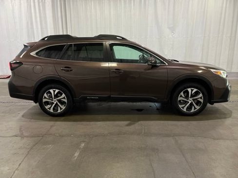 Used 2020 Subaru Outback Limited AWD/4WD image 3