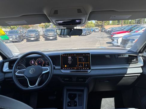Used 2026 Volkswagen Tiguan SE AWD/4WD image 35