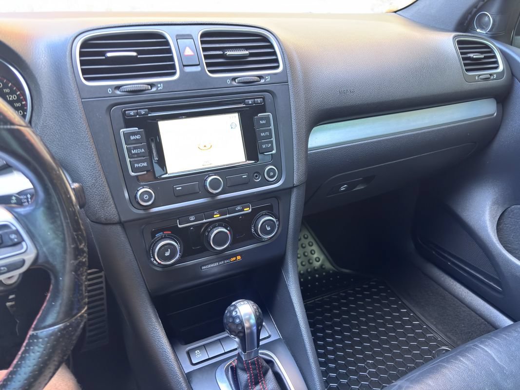 Used 2012 Volkswagen Golf 4-Door FWD image 20