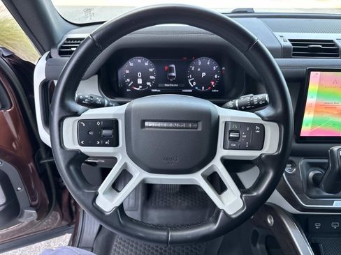 Used 2023 Land Rover Defender 130 X-Dynamic SE image 28