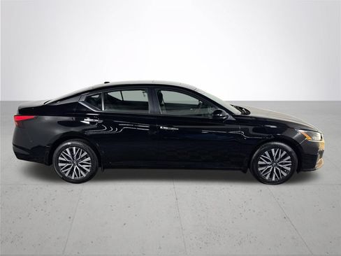 Used 2024 Nissan Altima 2.5 SV w/ SV Premium Package AWD/4WD image 5