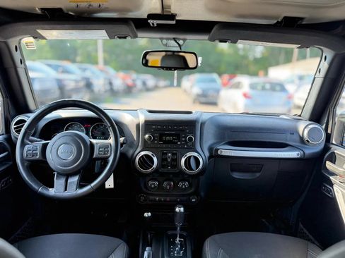 Used 2016 Jeep Wrangler Unlimited Sahara w/ Dual Top Group AWD/4WD image 23