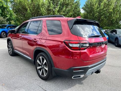 Used 2025 Honda Pilot Touring image 4