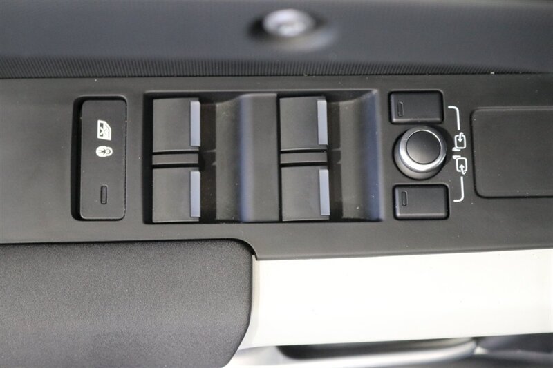 Used 2023 Land Rover Defender 110 S AWD/4WD image 39
