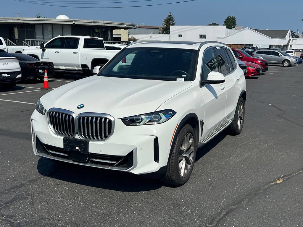 Used 2026 BMW X5 xDrive40i AWD/4WD image 3