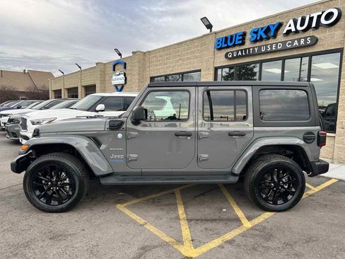 Used 2022 Jeep Wrangler Unlimited Sahara w/ Cold Weather Group image 8