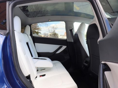 Used 2020 Tesla Model Y Long Range image 17