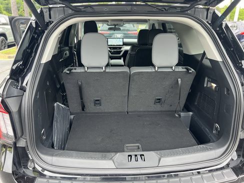 Used 2025 Ford Explorer Active w/ Active Comfort Package RWD image 34