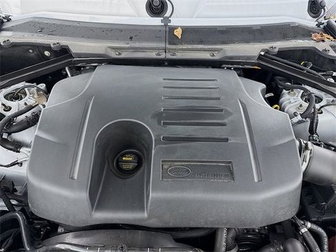 Used 2023 Land Rover Defender 110 SE image 32