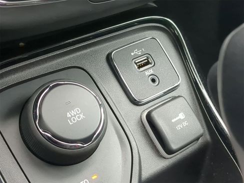 Used 2020 Jeep Compass Limited image 36