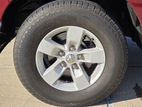 Used 2022 RAM 1500 Classic SLT image 9