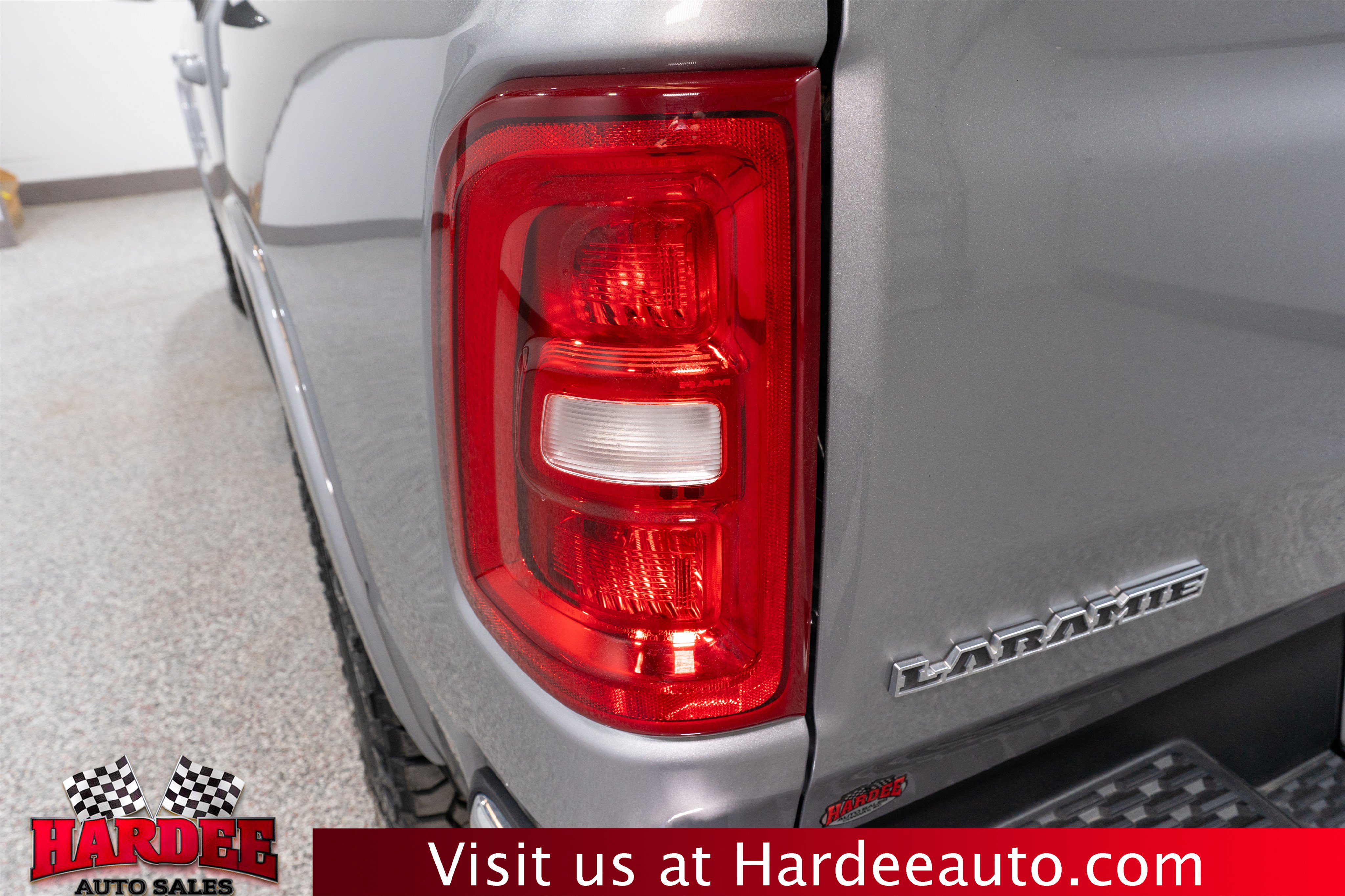 Used 2025 RAM 1500 Laramie AWD/4WD image 9