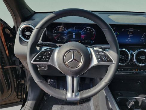 Certified 2025 Mercedes-Benz GLB 250 image 28