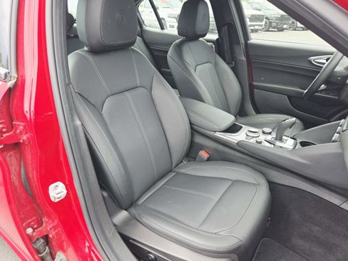 Used 2024 Alfa Romeo Giulia Ti AWD/4WD image 17