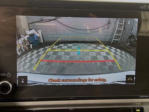 Used 2025 Toyota Camry LE image 28