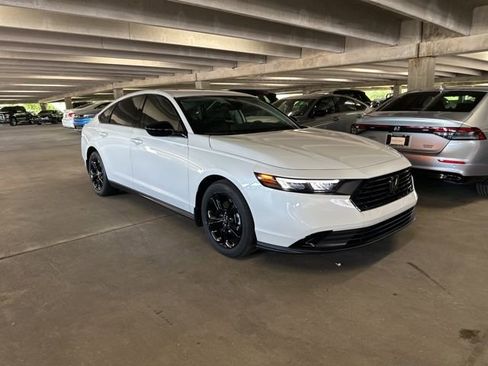 Used 2025 Honda Accord SE image 3